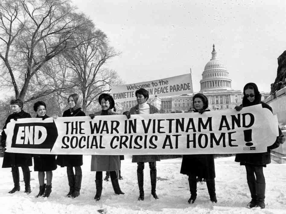 Марш за мир в Вашингтоне, организованный женскими движениями. 15 января 1968 г.